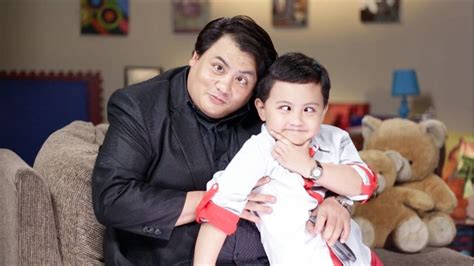 Niño Muhlach, son Alonzo to have private dinner with Duterte.
